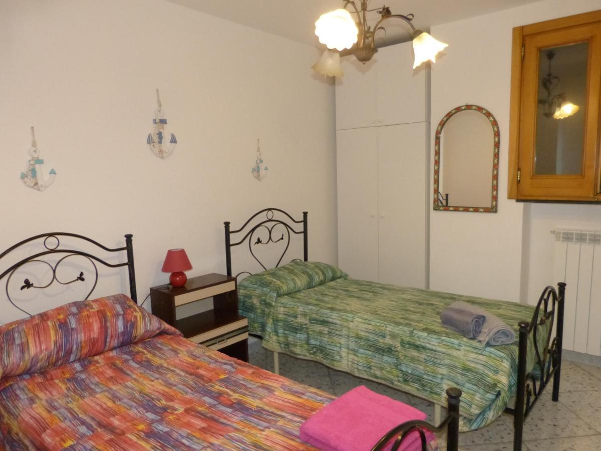 Casa Vacanze Vincenzo E Rosanna Castro  Exteriör bild